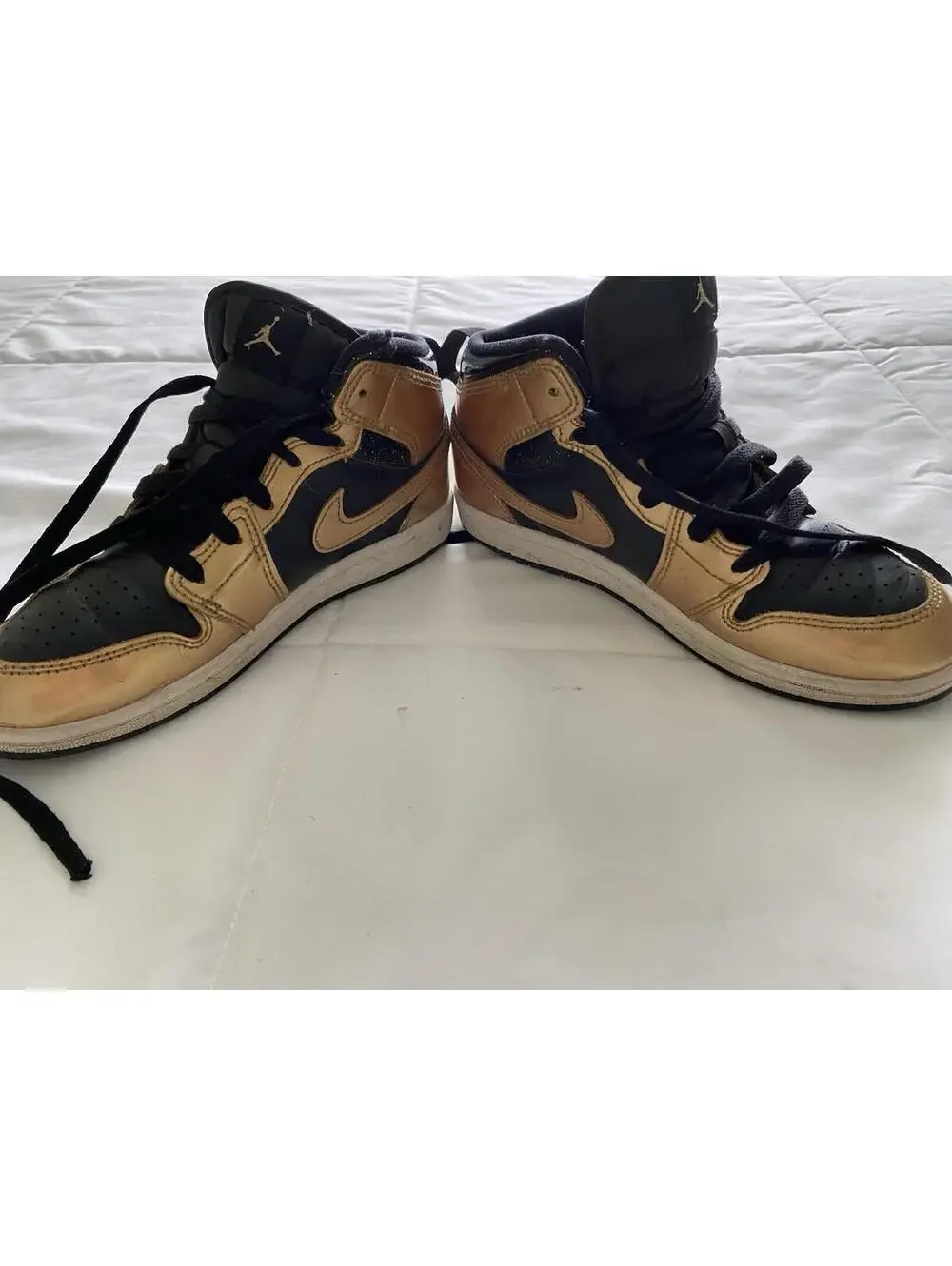 Jordan Air Jordan 1 Mid Top Leather Sneakers Black/Metallic Gold in size 3Y